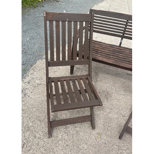 100I - Wooden garden bench and two folding chairs