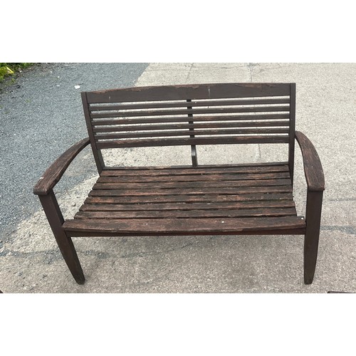 100I - Wooden garden bench and two folding chairs