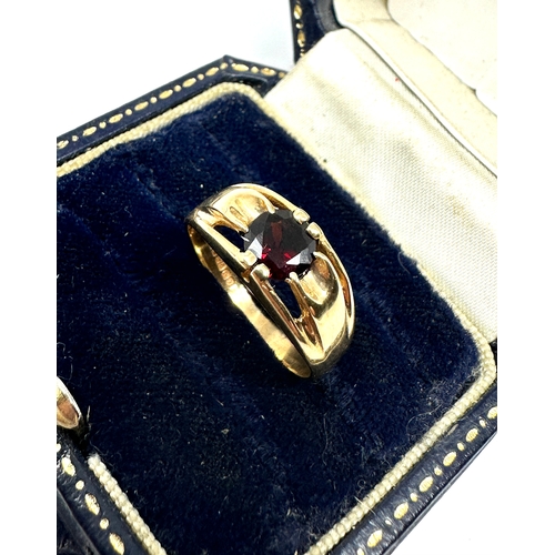 113 - 9ct gold garnet ring weight  3.1g