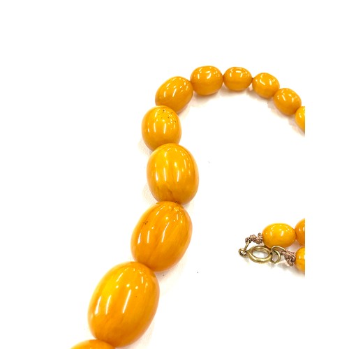 494 - Bakelite / Amber ladies vintage egg yolk necklace, approximate overall weight 84.9g