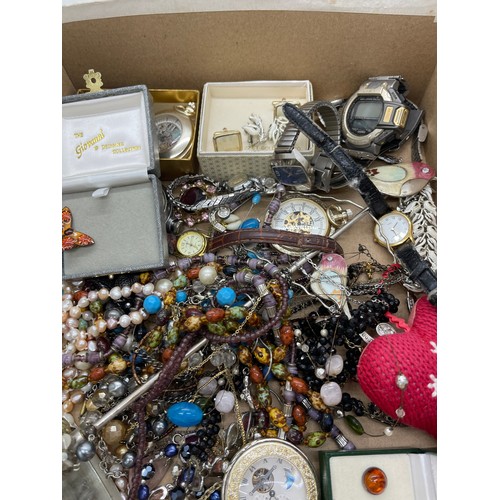 548 - Quantity of vintage costume jewellery