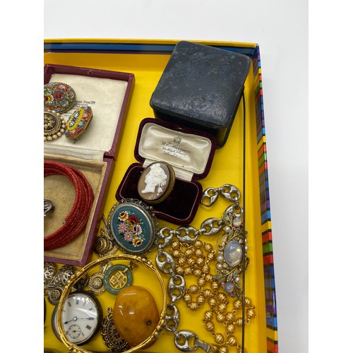 518 - Quantity of vintage costume jewellery