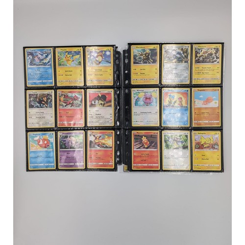 443 - Pokémon Trading Card Collection

This lot features a substantial Pokémon trading card collection:

-... 