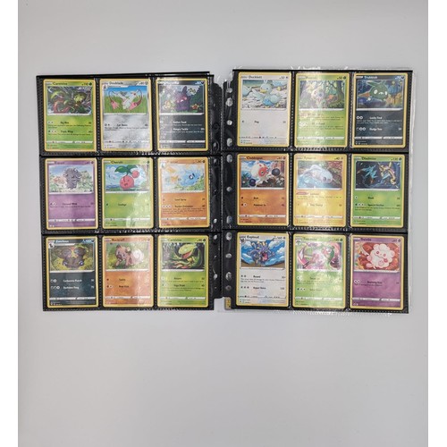 443 - Pokémon Trading Card Collection

This lot features a substantial Pokémon trading card collection:

-... 