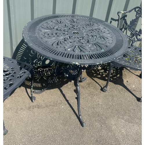 101I - Metal garden table and two chairs