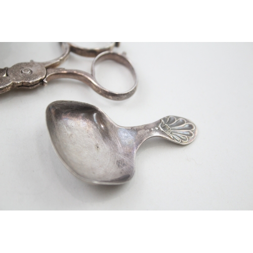 68 - 4 x .925 sterling silver salts, caddy spoon & sugar nips