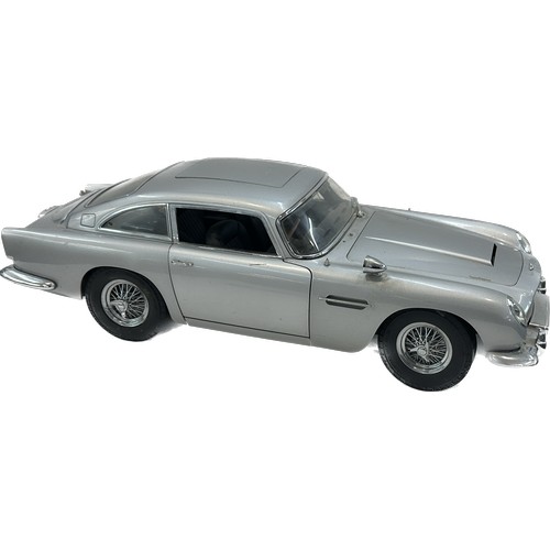 47 - Built Eaglemoss James Bond 1964 Aston martin DB5, Goldfinger, Thunderball, small parts missing eg wi... 