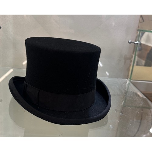 557 - Vintage Boxed Christys London top hat