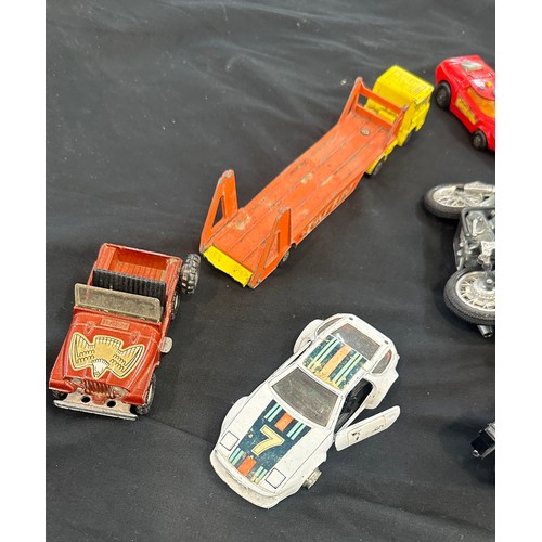 71 - Selection of vintage die cast vehicles to include Matchbox Super Kings, Corgi etc