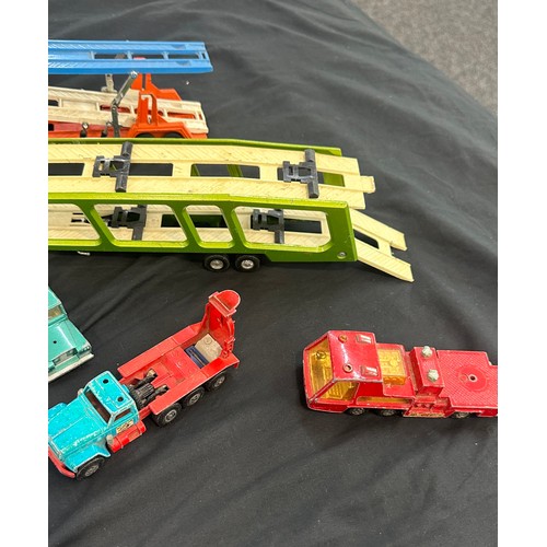 71 - Selection of vintage die cast vehicles to include Matchbox Super Kings, Corgi etc