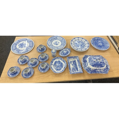 159 - Large selection of vintage blue and white Spode ware to include cups, saucers, plates, tureen etc