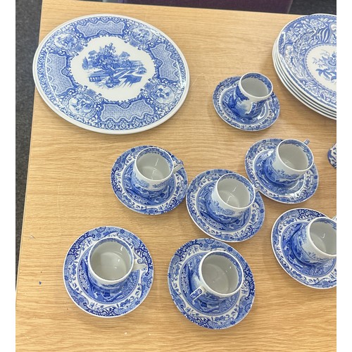 159 - Large selection of vintage blue and white Spode ware to include cups, saucers, plates, tureen etc