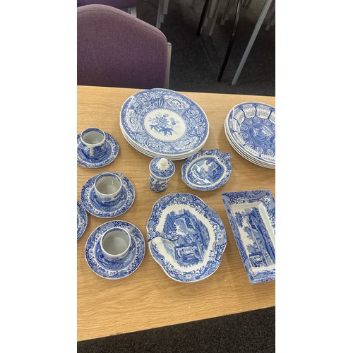 159 - Large selection of vintage blue and white Spode ware to include cups, saucers, plates, tureen etc