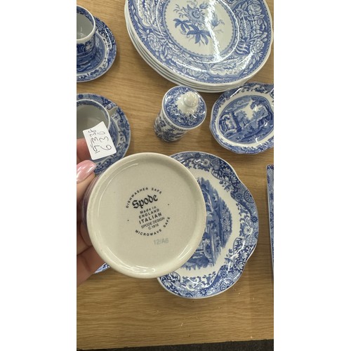 159 - Large selection of vintage blue and white Spode ware to include cups, saucers, plates, tureen etc