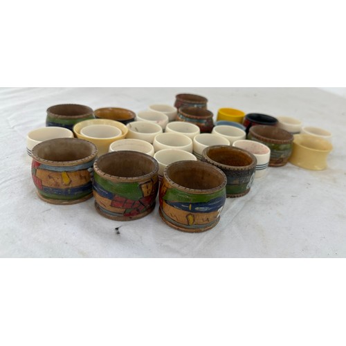 107 - Selection of assorted Napkin rings