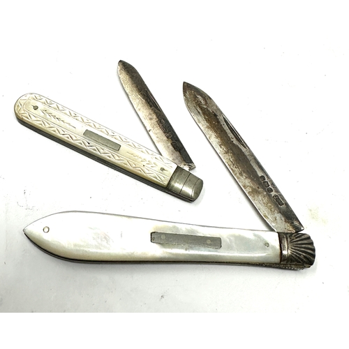 21 - 2 antique silver fruit knives in good condition