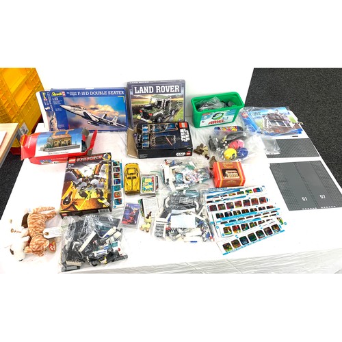 161 - Selection of assorted toys includes Lego, Revell model kit etc