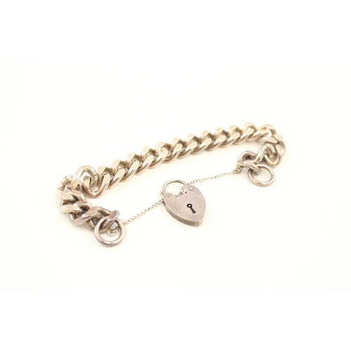 429 - A vintage silver heart padlock bracelet (57g)