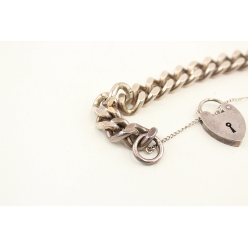 429 - A vintage silver heart padlock bracelet (57g)