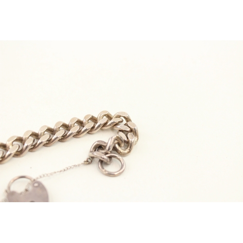 429 - A vintage silver heart padlock bracelet (57g)