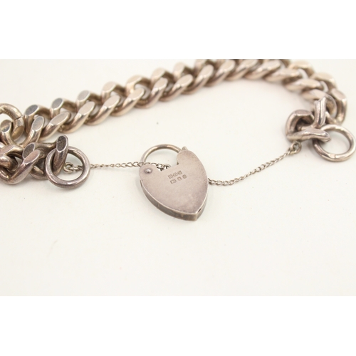 429 - A vintage silver heart padlock bracelet (57g)