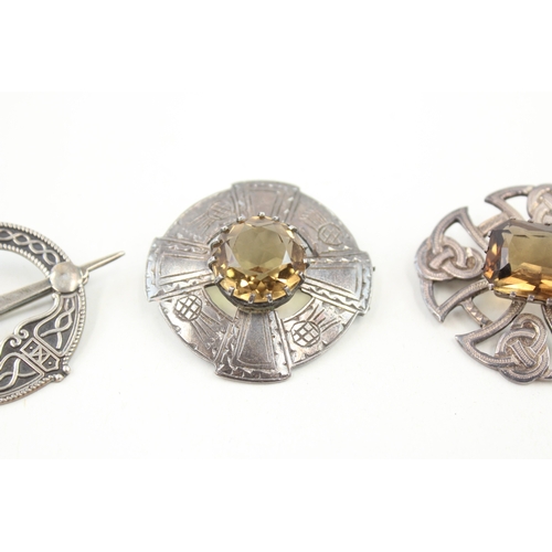 439 - Four silver Scottish brooches including a pennanular (43g)