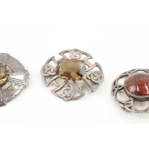 439 - Four silver Scottish brooches including a pennanular (43g)