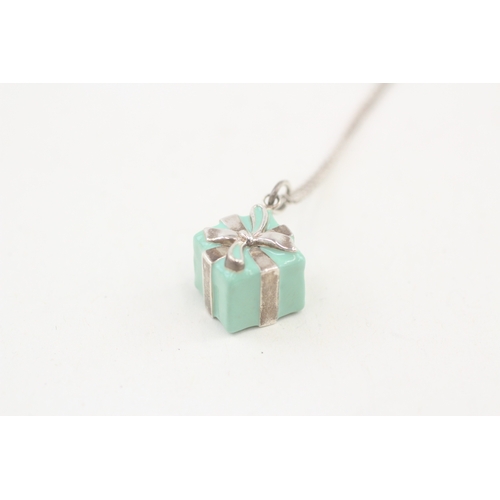 466 - A silver pendant necklace by Tiffany and Co (6g)