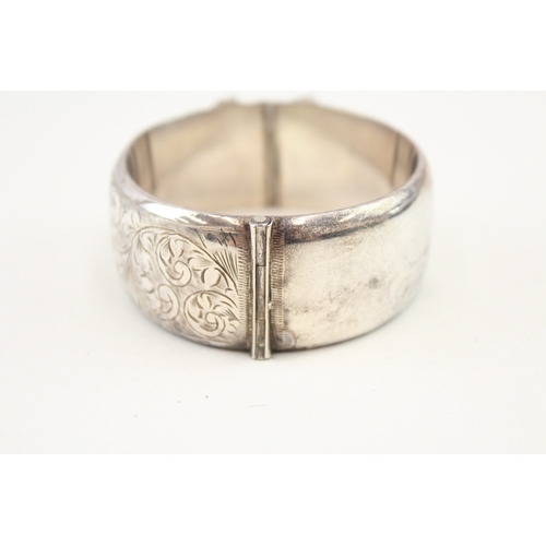 478 - A vintage silver foliate design bangle (34g)