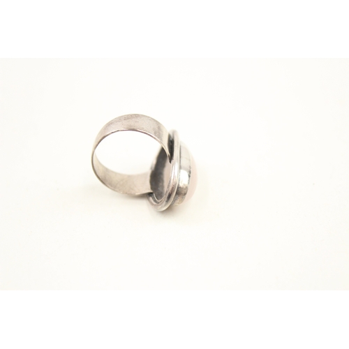 480 - Two Scandinavian silver jewellery pieces including a ring by Carl Ove Frydensberg (13g)