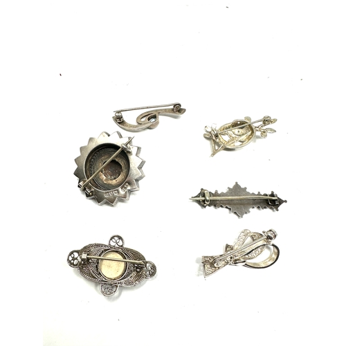 381 - 6 vintage silver brooches weight 22g