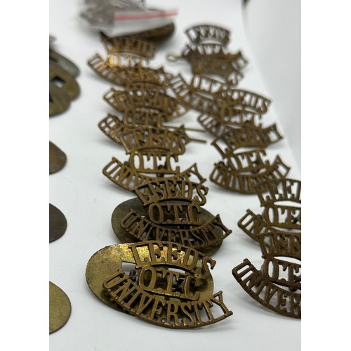 564 - Dealers lot - Approx. 125 metal British Army shoulder pips plus 15 Leeds University OTC badges with ... 