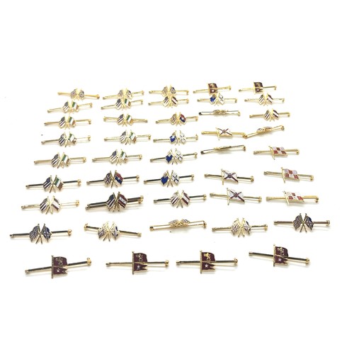 571 - Dealers lot - Approx. 50 shipping line tie clips - 8 different enamelled shipping line flags includi... 