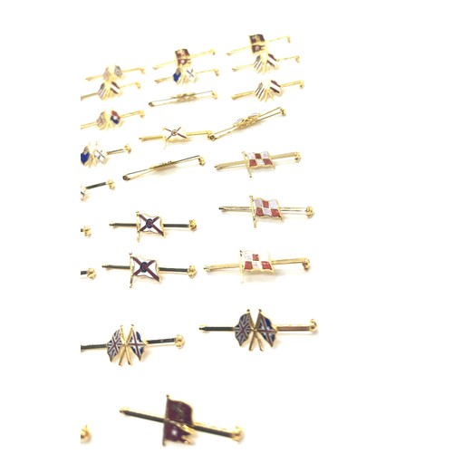 571 - Dealers lot - Approx. 50 shipping line tie clips - 8 different enamelled shipping line flags includi... 