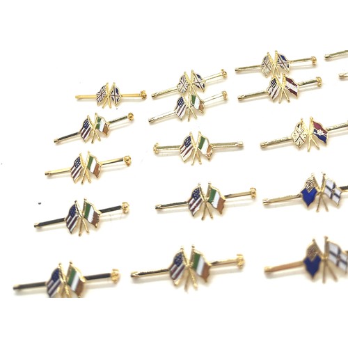 571 - Dealers lot - Approx. 50 shipping line tie clips - 8 different enamelled shipping line flags includi... 