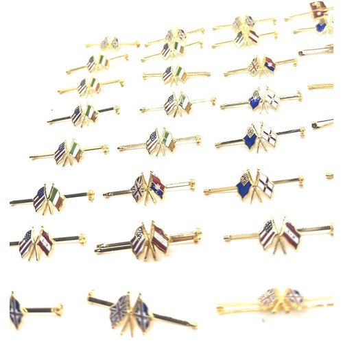 571 - Dealers lot - Approx. 50 shipping line tie clips - 8 different enamelled shipping line flags includi... 