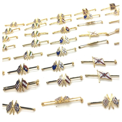 571 - Dealers lot - Approx. 50 shipping line tie clips - 8 different enamelled shipping line flags includi... 