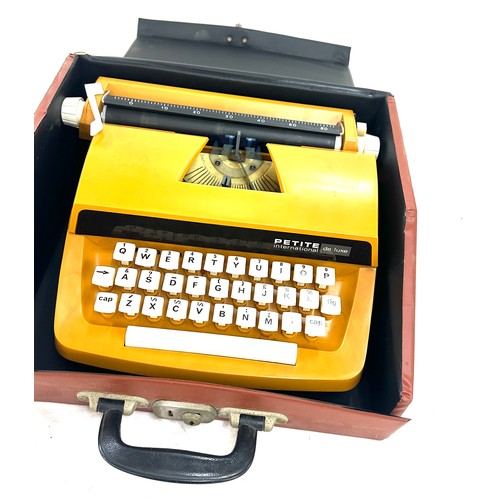 25 - Vintage petite type writer