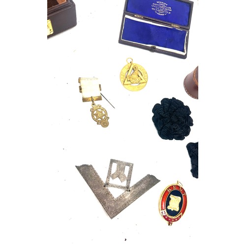 86 - Selection of Masonic items to include medals and cloth badges etc all in a Masonic leather briefcase... 