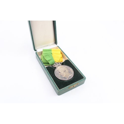 139 - Boxed Swedish Royal Patriotic Society Medal In Silver