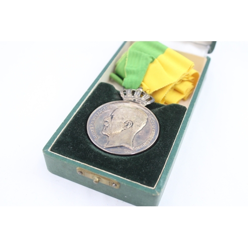 139 - Boxed Swedish Royal Patriotic Society Medal In Silver