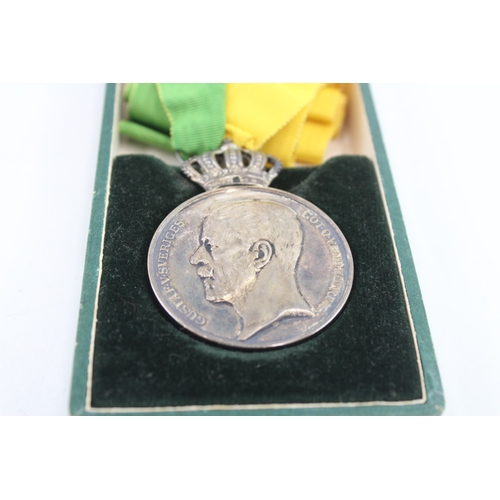 139 - Boxed Swedish Royal Patriotic Society Medal In Silver