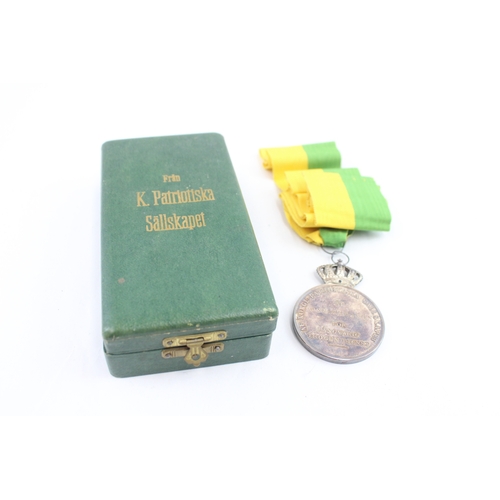 139 - Boxed Swedish Royal Patriotic Society Medal In Silver