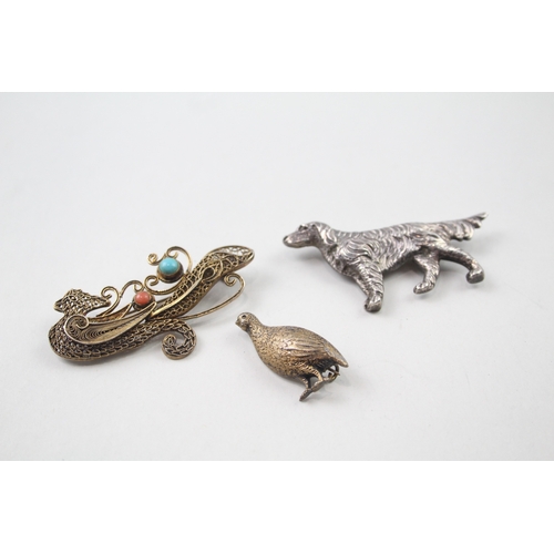 391 - Three silver animal brooches including Chinese export (27g)