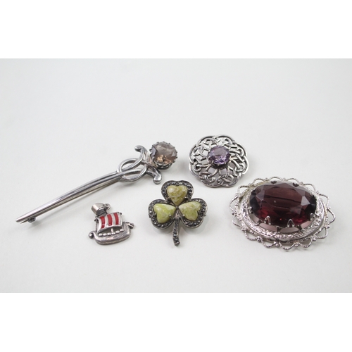 392 - A collection of silver Scottish jewellery including gemstone (52g)