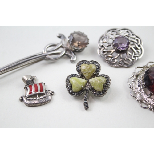 392 - A collection of silver Scottish jewellery including gemstone (52g)