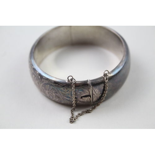 396 - Silver vintage bangle with scrolling etched design (39g)