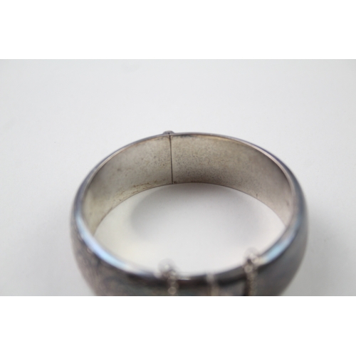 396 - Silver vintage bangle with scrolling etched design (39g)