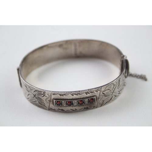 401 - Silver vintage Garnet set bangle with Dublin hallmarks (32g)