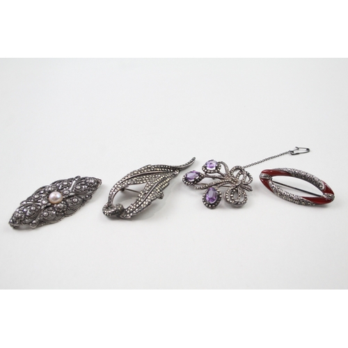 402 - Four silver vintage marcasite brooches including gemstone (57g)